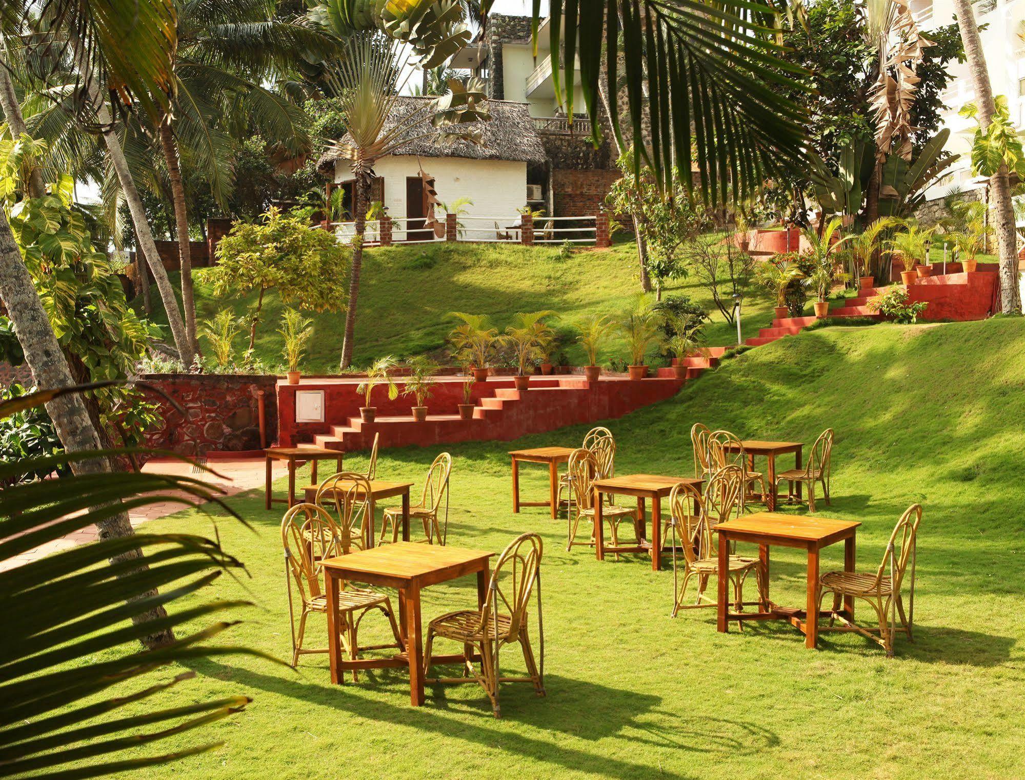 Soma Palmshore Kovalam Restoran fotoğraf